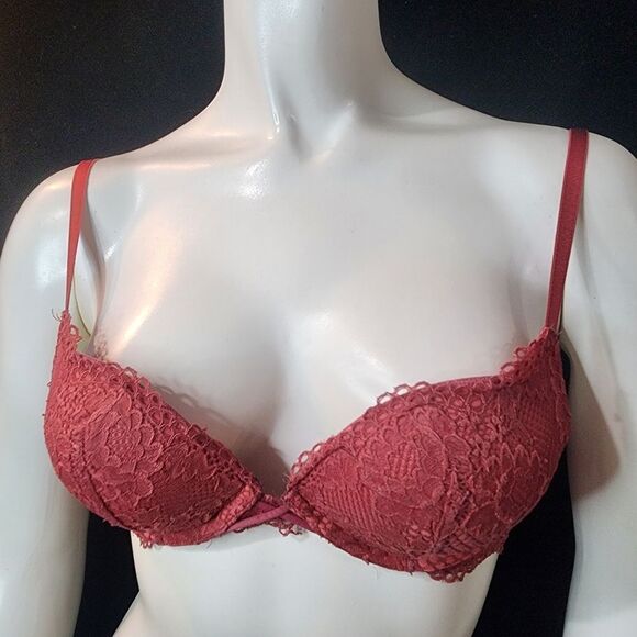 Ambrielle Lace Plunge Push-Up Red Bra (34A) - Picture 2 of 4
